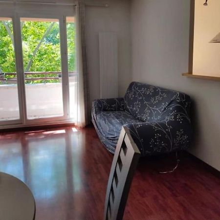 Ferienwohnung F3 Avec Balcon 5 Min Gare Sqy Et Parking Gratuit Guyancourt Exterior foto