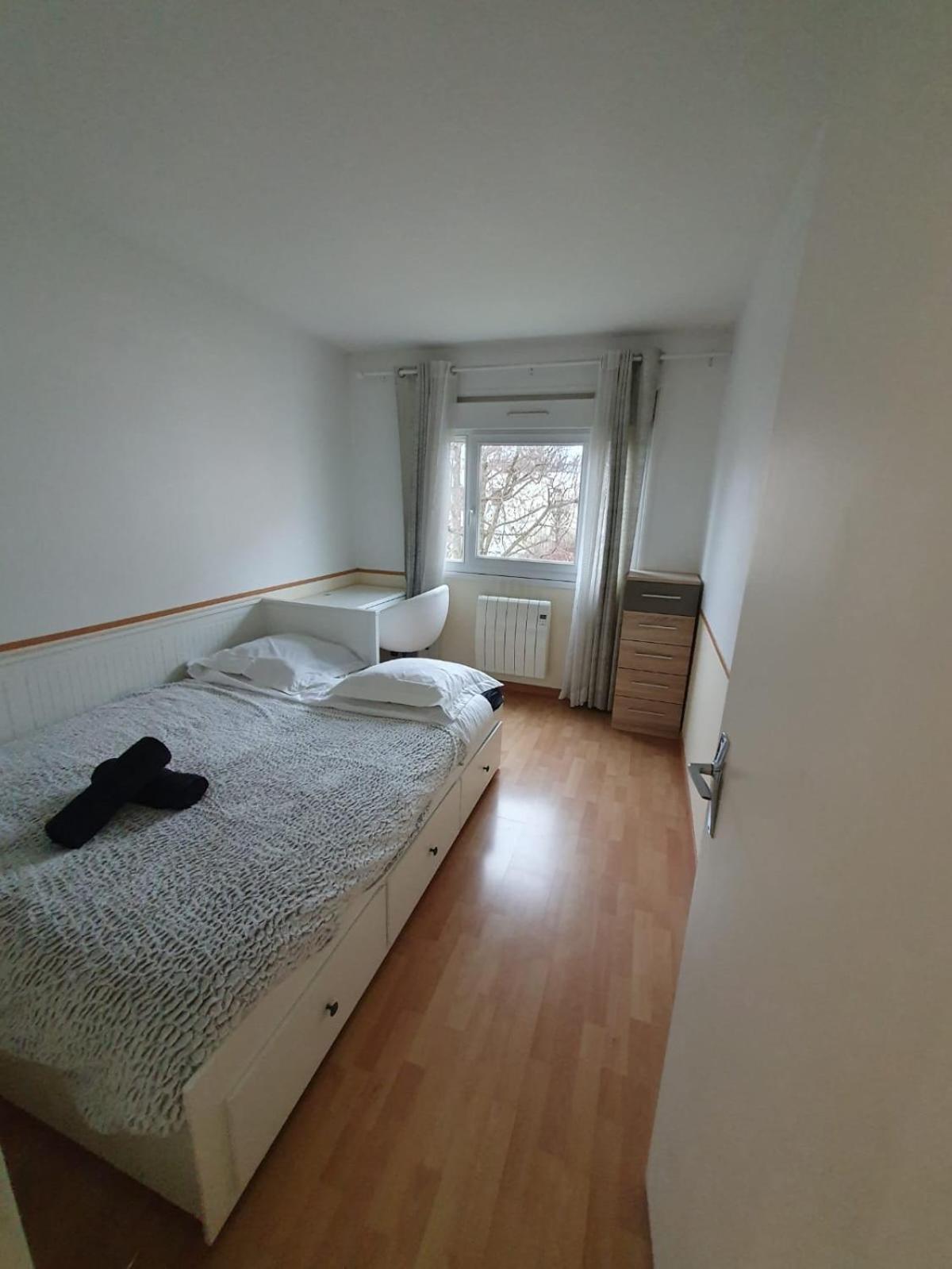 Ferienwohnung F3 Avec Balcon 5 Min Gare Sqy Et Parking Gratuit Guyancourt Exterior foto