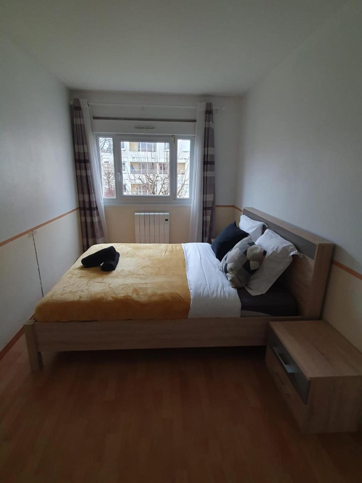 Ferienwohnung F3 Avec Balcon 5 Min Gare Sqy Et Parking Gratuit Guyancourt Exterior foto